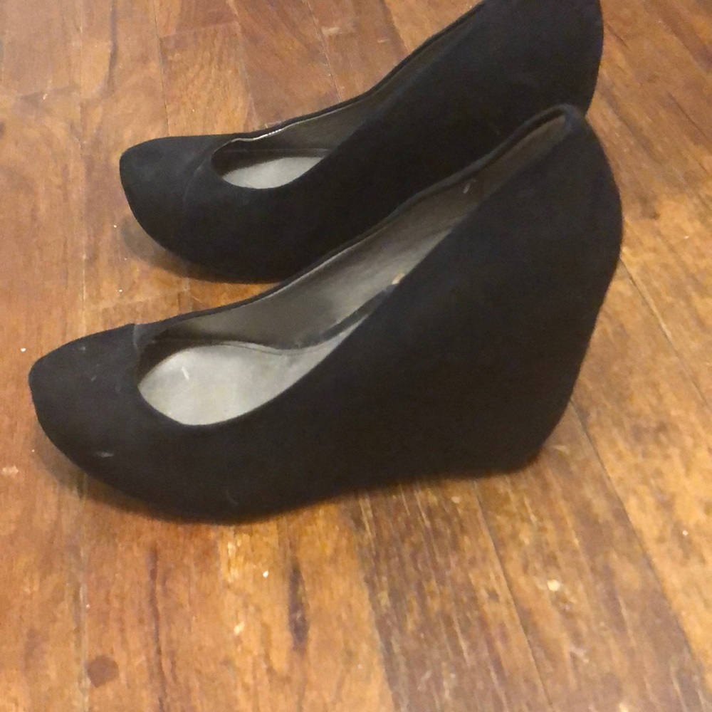 Shoes - Picture 2 of 3